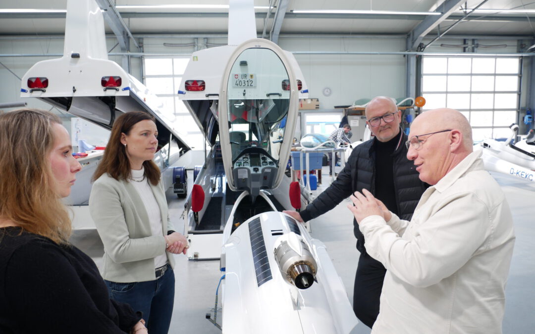 Wo neben Segelflugzeugen Zukunft entsteht – MD Flugzeugbau im Gespräch mit Anne Janssen MdB